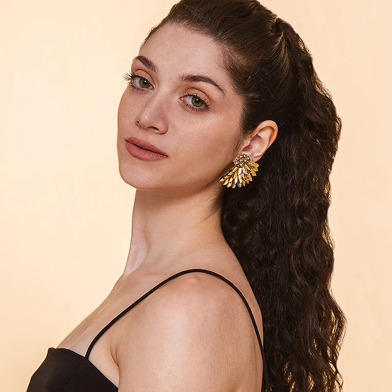 【Deepa Gurnani】 Ishani Earrings (ピアス) Ishani Earrings by Deepa Gurnani — IMARA EDIT JEWELS AND